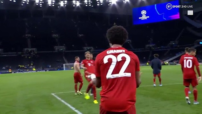 SỐC! Phá lưới Tottenham 4 lần, 'kẻ Arsenal từ bỏ' bị đồng đội đốn giò ngã chổng vó - Bóng Đá