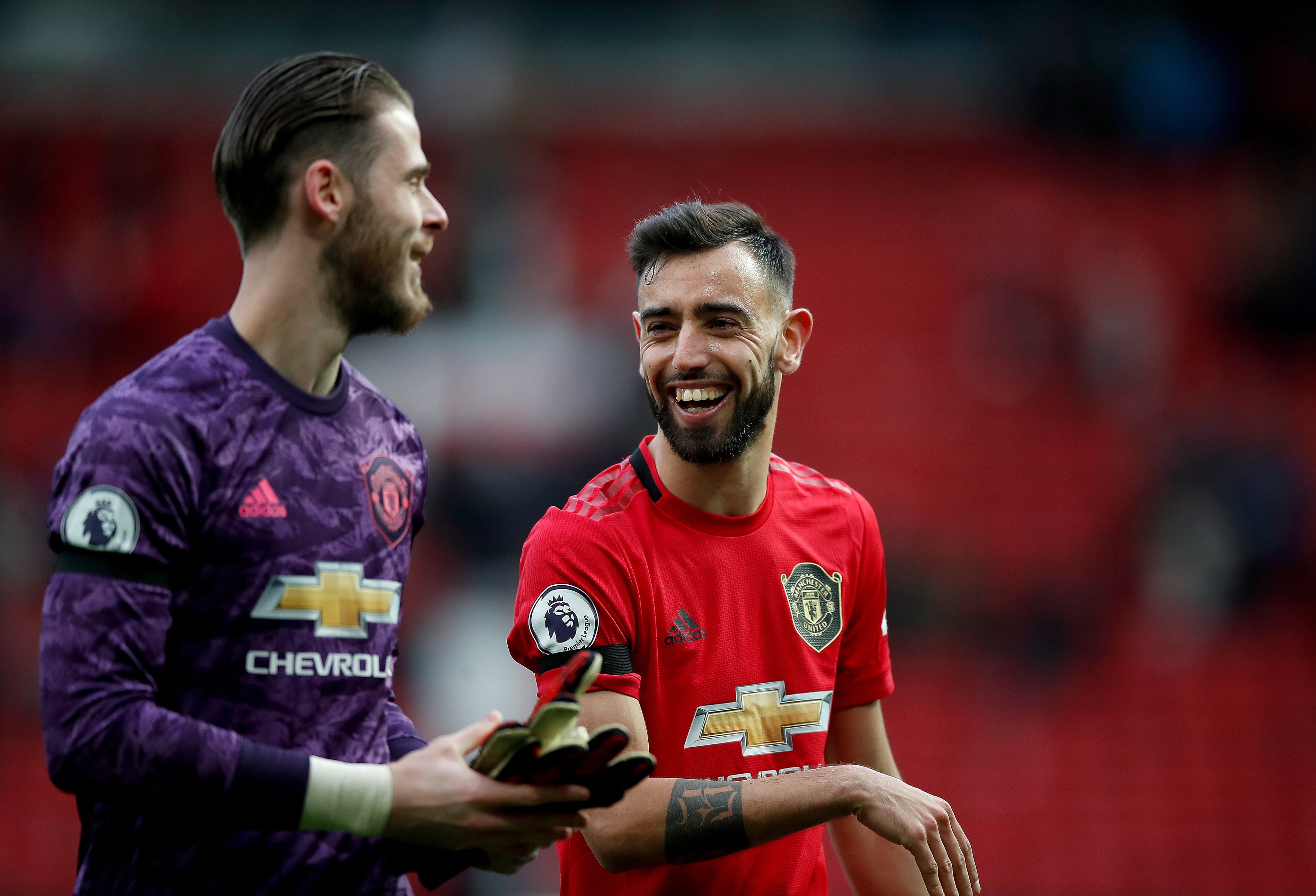Bruno Fernandes is the first Portuguese player to win the Premier League Player of the Month award since Deco in August 2008 - Bóng Đá