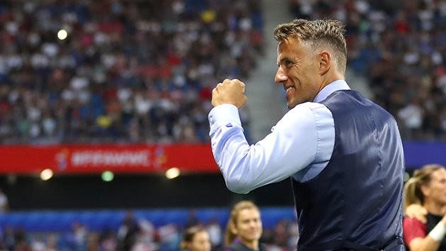 ảnh trận: Nữ Pháp - Mỹ (sáng lên) - Bóng Đá