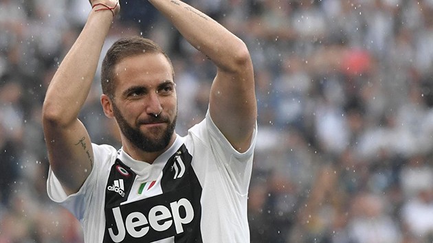Khốn khổ 'cục tạ' của Juve, làm tất cả để mong Sarri xem xét - Bóng Đá