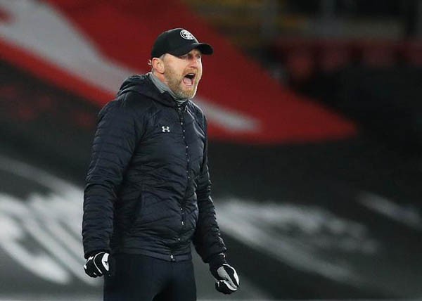 Đánh bại Liverpool, Hasenhuttl quỳ gối, khóc thành tiếng trước mặt Klopp - Bóng Đá
