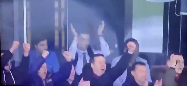 Ronaldo phản ứng ra sao tại Bernabeu ngày đàn em Real 'copy' pha ăn mừng? - Bóng Đá