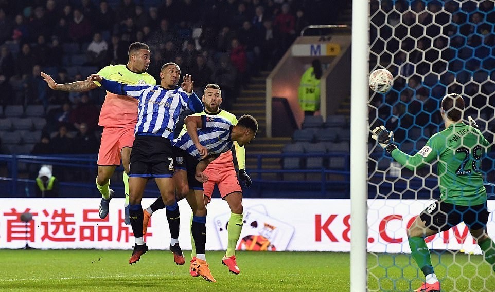 Aguero nổ súng, Man City tiến thẳng vào tứ kết - Bóng Đá