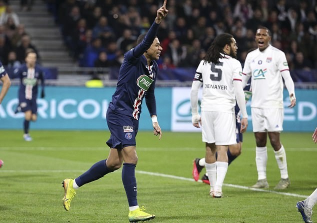Ảnh sau trận PSG Lyon - Bóng Đá