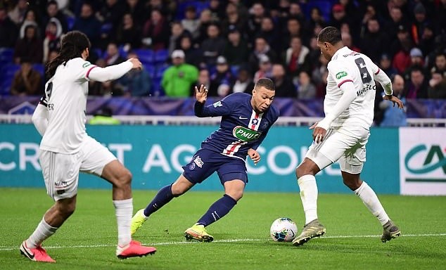 Ảnh sau trận PSG Lyon - Bóng Đá