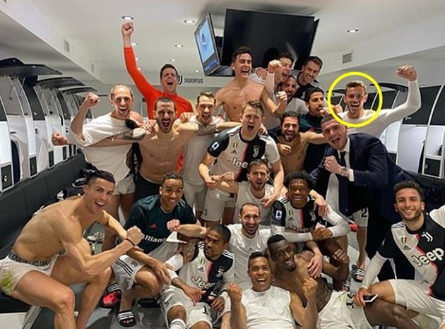 Cristiano Ronaldo is remaining in quarantine in his Madeira home after Juventus team-mate Daniele Rugani tested positive for coronavirus - Bóng Đá