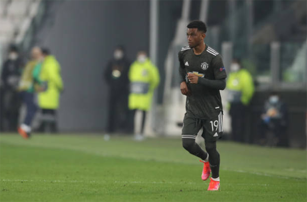 Diallo nhảy múa trước 3 cầu thủ Sociedad trong ngày ra mắt Man Utd - Bóng Đá