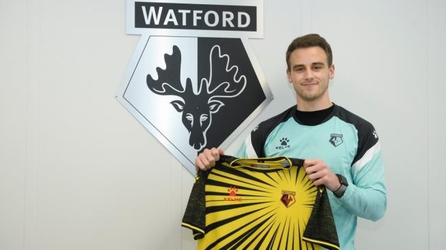 Watford sign Mitchel Bergkamp, son of Arsenal legend Dennis, on short-term deal - Bóng Đá