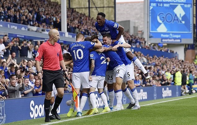 Cười té khói với loạt ảnh chế vòng 1/8 Champions League - Bóng Đá