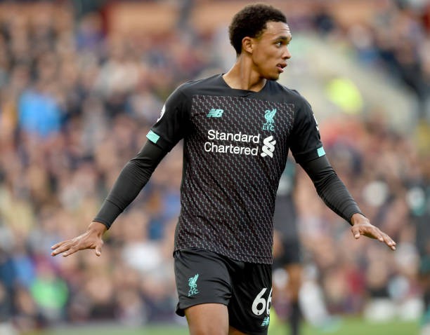 Dù đội nhà thắng trận, Mane vẫn tỏ ra ức chế tột độ với Salah - Bóng Đá