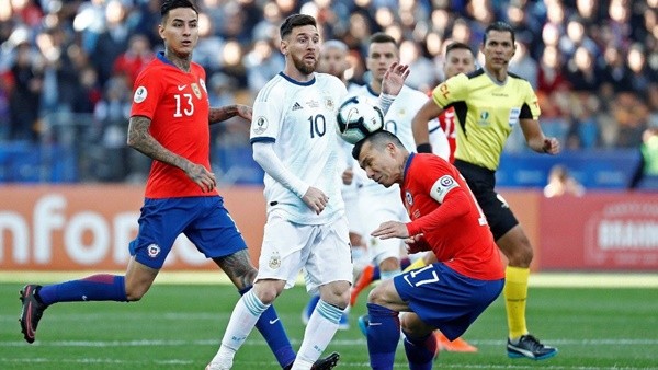 Ảnh Messi nhận thẻ đỏ - Bóng Đá