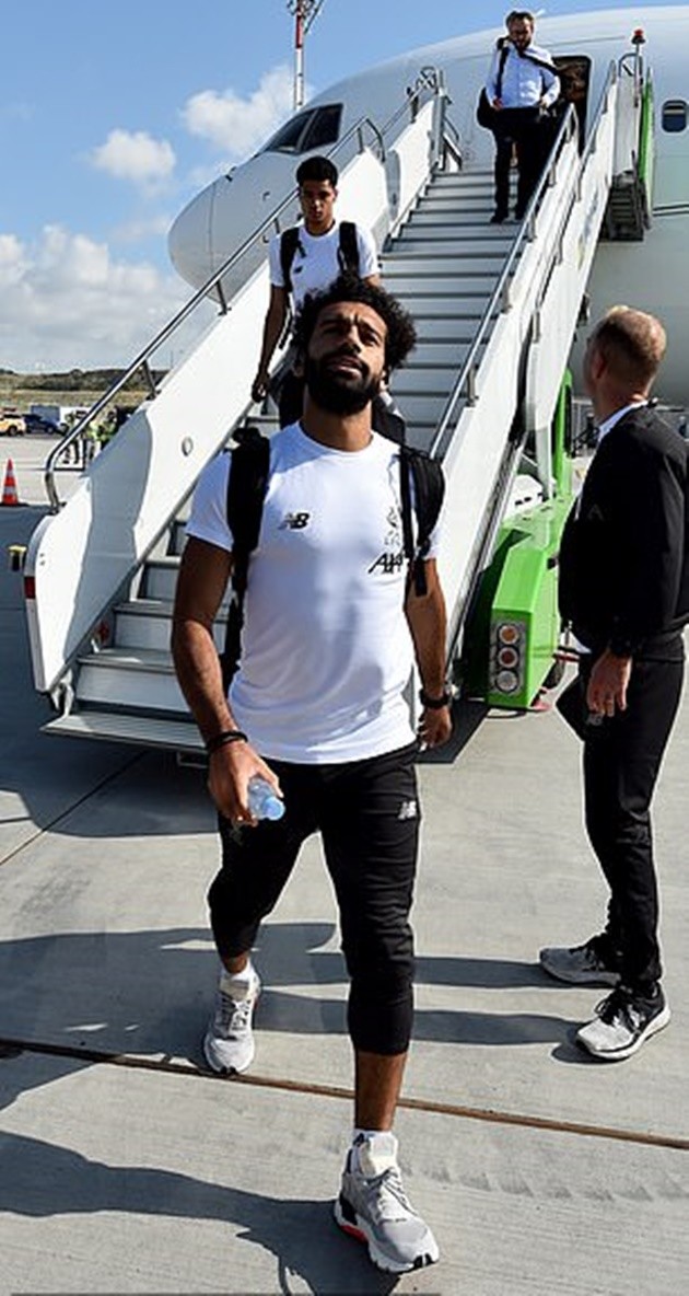 Những khoảnh khắc 'đẫm nước mắt' của huyền thoại sân cỏ - Bóng Đá