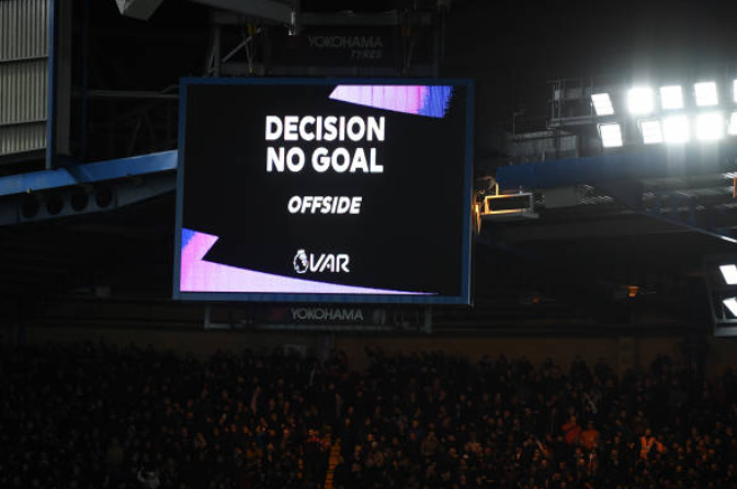 MOUR THAN 6FT APART Jose Mourinho wishes topless Dele Alli happy birthday from across the street as Tottenham duo keep their distance - Bóng Đá