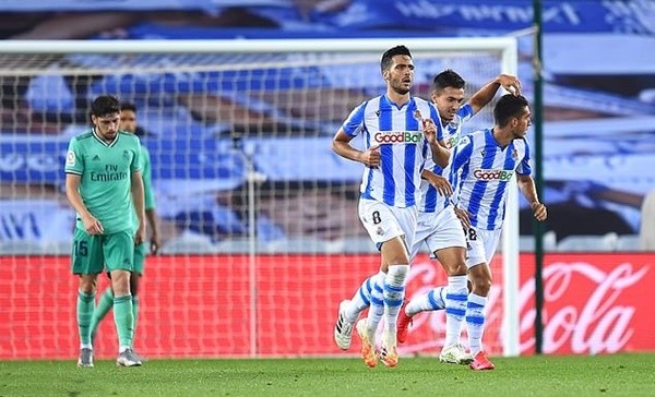 Papers react as Barcelona lose La Liga lead - Bóng Đá