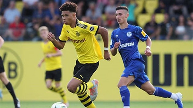 Nnamdi Collins: Dortmund's rapid defender who turned down Chelsea - Bóng Đá