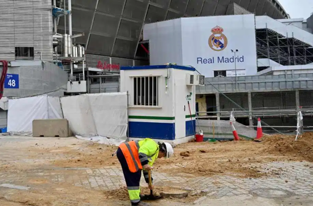 Real Madrid get to work on Santiago Bernabeu redevelopment as building continues – but capacity will be reduced by one - Bóng Đá