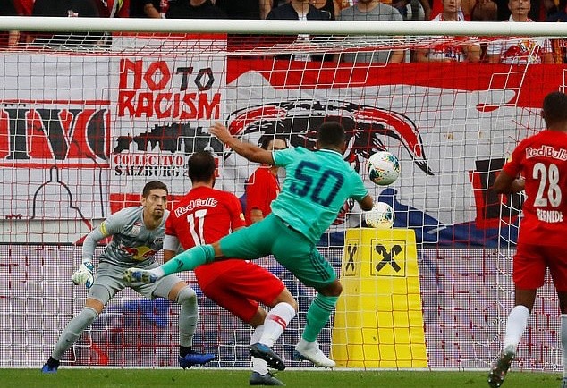 Hazard scores Real Madrid's first goal - Bóng Đá