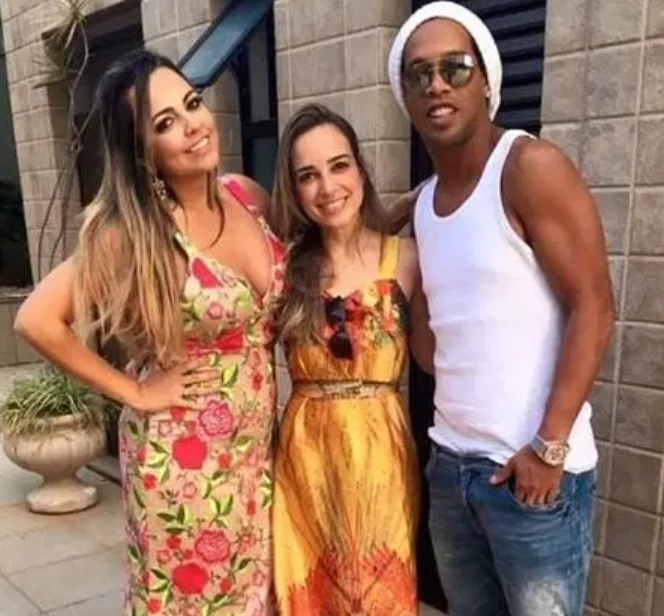 Ronaldinho đã ăn chơi trác táng ra sao? - Bóng Đá