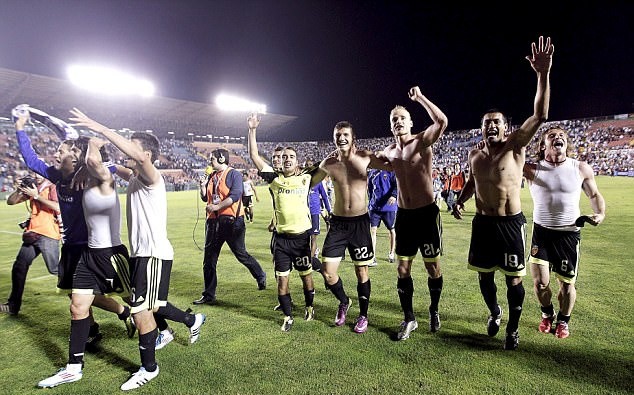 Sky Italia: Tiemoue Bakayoko has several Premier League options, still prioritises Milan - Bóng Đá