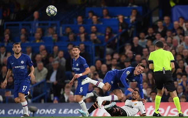 Frank Lampard refuses to rule out Mason Mount playing against Liverpool despite limping off midweek - Bóng Đá