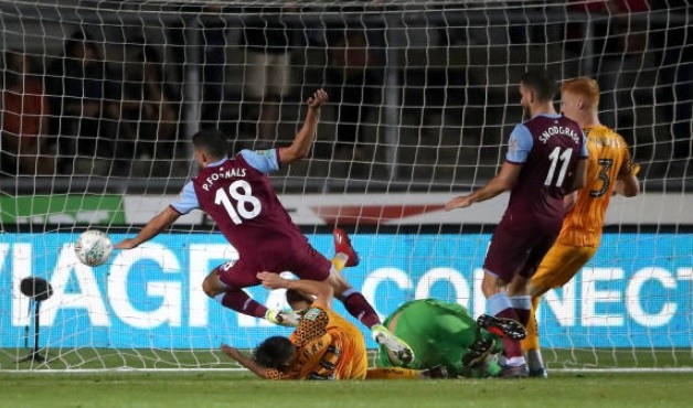  Jack Wilshere scores his first goal in over 600 DAYS and his first in a Hammers shirt - Bóng Đá