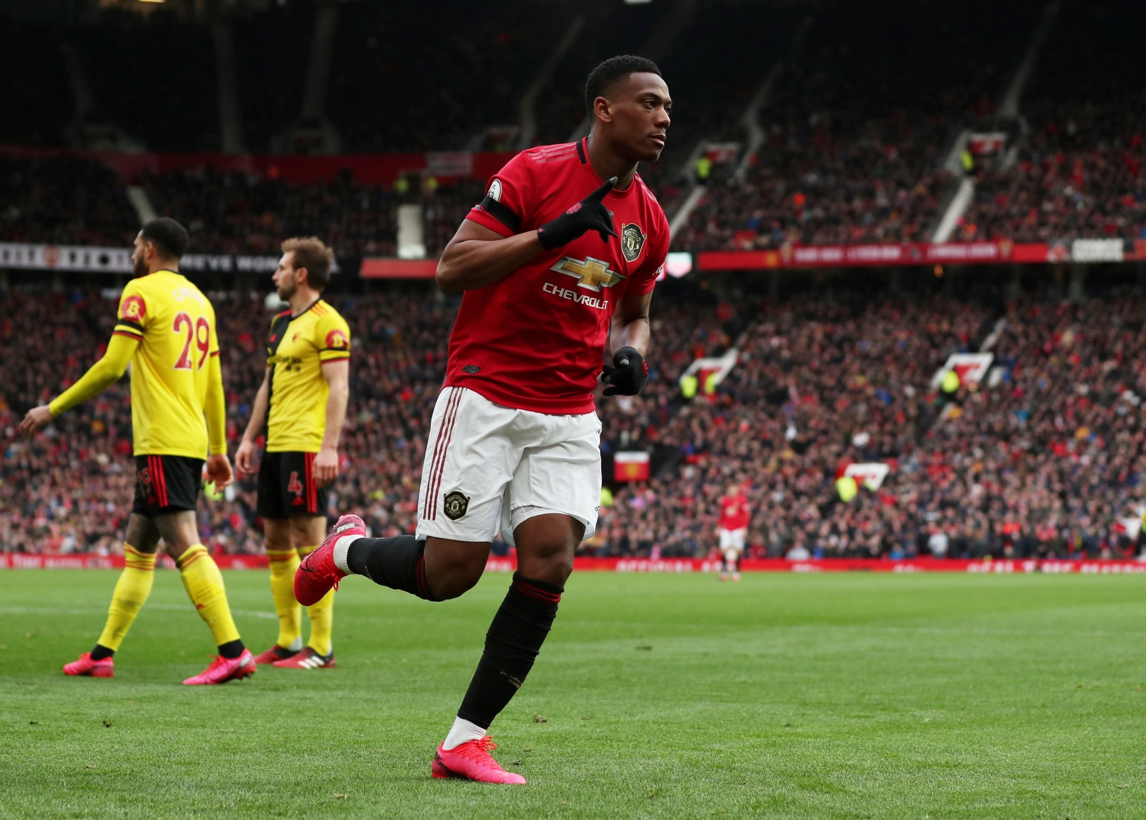 ‘No brainer’: Loads of Man Utd fans have mixed reactions to interest in £18m Southampton midfielder - Bóng Đá