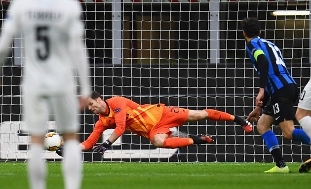 Lukaku ghi bàn hài hước, Inter Milan tiến vào vòng 16 đội Europa League - Bóng Đá
