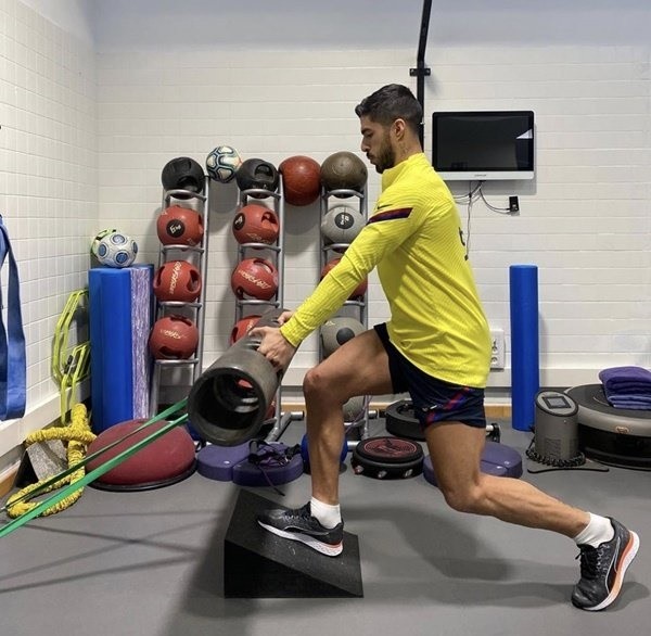 Victor Osimhen sẽ vượt qua Maradona - Bóng Đá