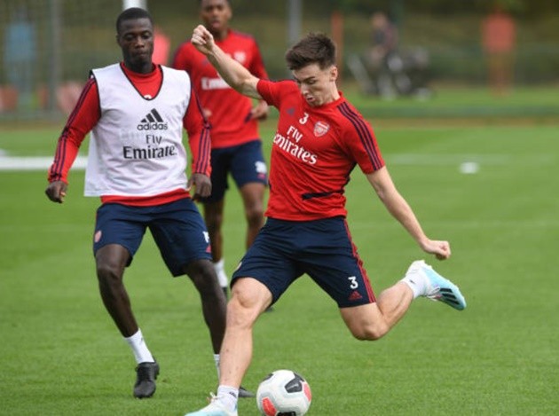 Arsenal new boy Tierney absolutely ruins hapless Mustafi by nutmegging him in training session - Bóng Đá