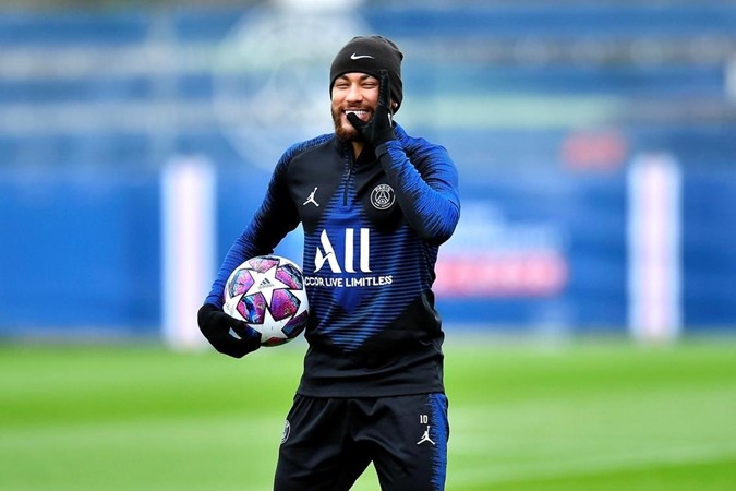 Neymar trains with PSG teammates as Kylian Mbappe struggles with sore throat - Bóng Đá