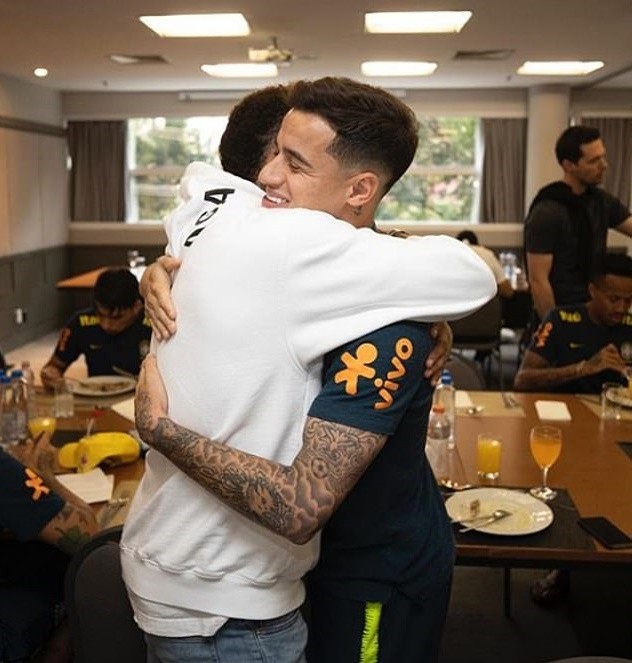 Neymar đến thăm đội tuyển Brazil (Daily Mail) - Bóng Đá