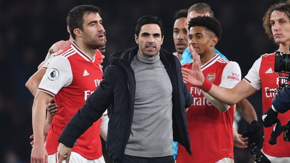 Pha lập công của Nketiah giống hệt bàn thắng cuối cùng của Henry cho Arsenal - Bóng Đá