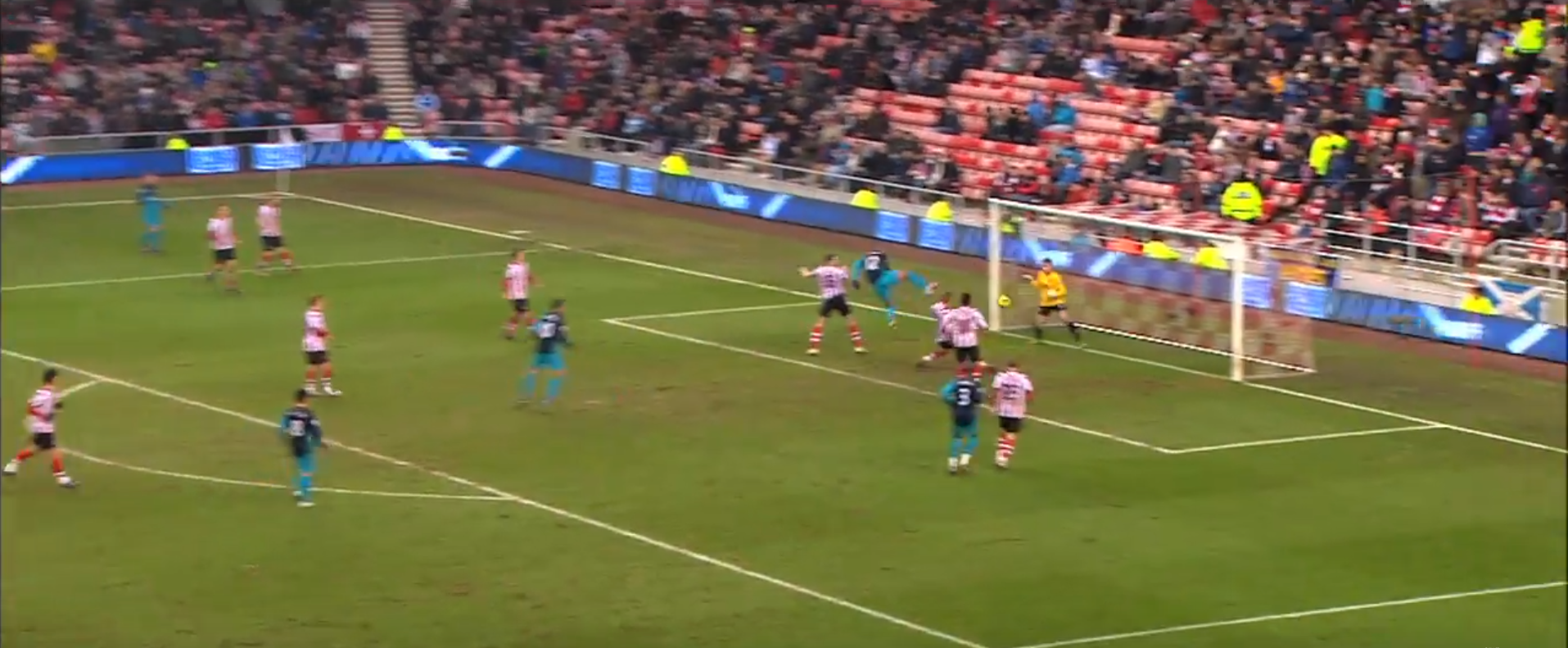 Pha lập công của Nketiah giống hệt bàn thắng cuối cùng của Henry cho Arsenal - Bóng Đá