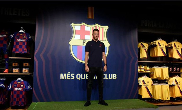 ẢNH NETO RA  MẮT Ở CAMP NOU - Bóng Đá