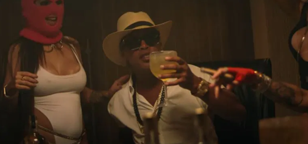 Ronaldinho raps while surrounded by half-naked twerking beauties as Brazil legend reveals plans for eight songs in 2021 - Bóng Đá