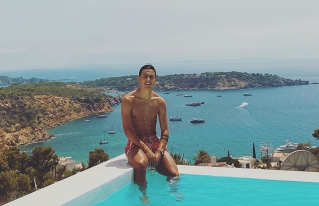 Dàn sao Serie A rủ nhau đi biển - Bóng Đá