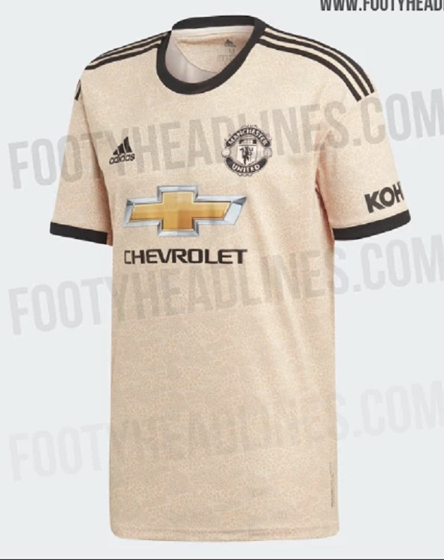 Mặc tin đồn bủa vây, Pogba tươi tắn diện mẫu áo sân khách mới toanh - Bóng Đá