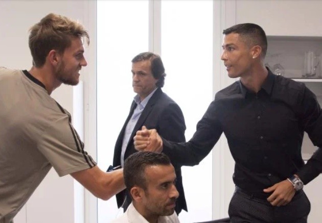 Cristiano Ronaldo is remaining in quarantine in his Madeira home after Juventus team-mate Daniele Rugani tested positive for coronavirus - Bóng Đá