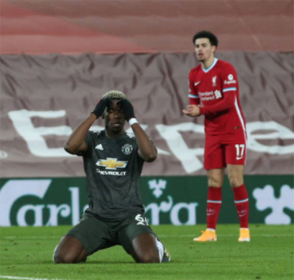 Pogba quỳ gối, không tin vào mắt mình khi bỏ lỡ cơ hội mười mươi - Bóng Đá