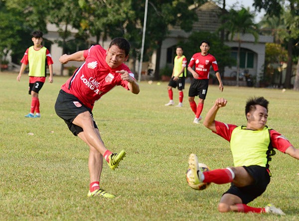 Anh Đức ghi bàn ngay trong buổi tập đầu tiên cùng CLB Long An - Bóng Đá