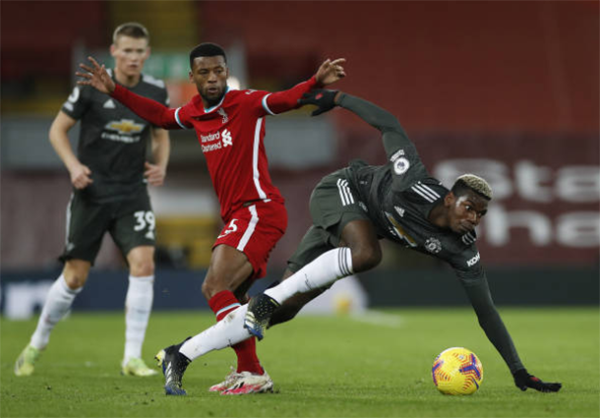 Pogba quỳ gối, không tin vào mắt mình khi bỏ lỡ cơ hội mười mươi - Bóng Đá