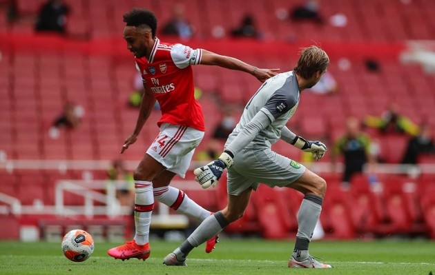 Aubameyang lập cú đúp, Arsenal hủy diệt 