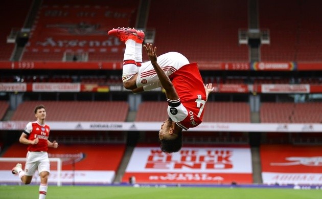 Aubameyang lập cú đúp, Arsenal hủy diệt 
