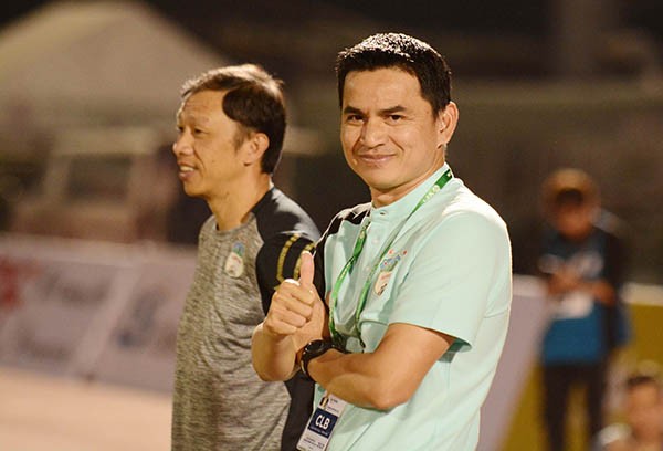 Công Phượng lực bất tòng tâm trong trận đấu đầu tiên trở lại HAGL - Bóng Đá