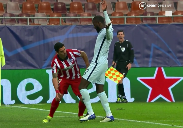Bị Suarez 