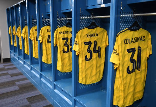 Đánh bại Bayern, Oezil trình làng kiểu đầu cực 