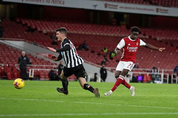 Bukayo Saka chen chân vào top 4 sao tuổi teen thành công nhất Arsenal - Bóng Đá