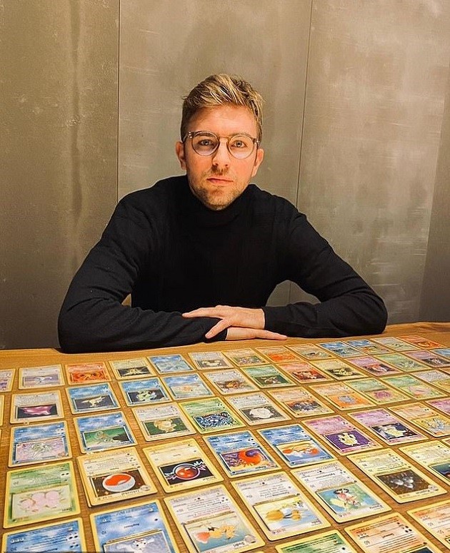 Gotta catch 'em all! Germany World Cup winner Christoph Kramer proudly displays to fans his massive collection of the original 151 Pokemon cards - Bóng Đá