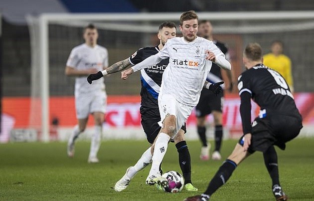 Gotta catch 'em all! Germany World Cup winner Christoph Kramer proudly displays to fans his massive collection of the original 151 Pokemon cards - Bóng Đá