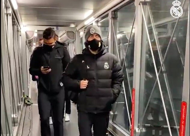 Madrid chìm trong bão tuyết, sân nhà Atletico là một màu trắng xóa - Bóng Đá